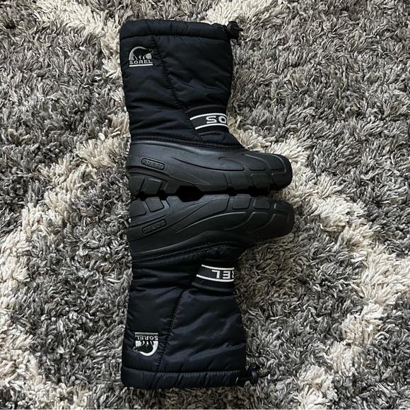 Sorel Black ‘Cub' Snow Boot. Size 13 - Picture 4 of 10